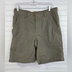 The North Face men’s green utility trail shorts. Size 32